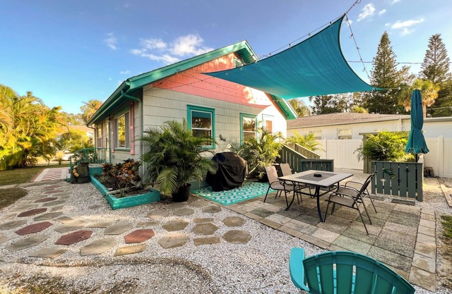 Tyn & Marty's Old-Fashioned Beach Cottage