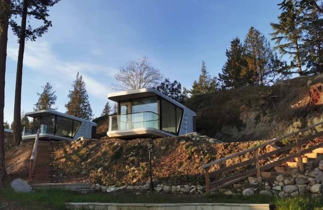 U10 Seaside Serenity: Seal Bay Glamping Retreat