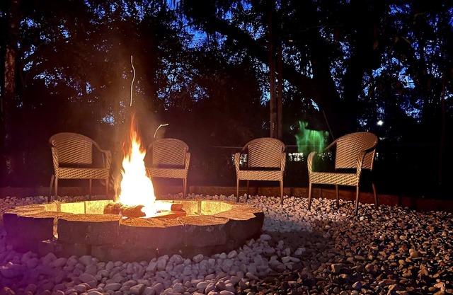 UF Cottage Retreat w/Firepit - Walk to Campus