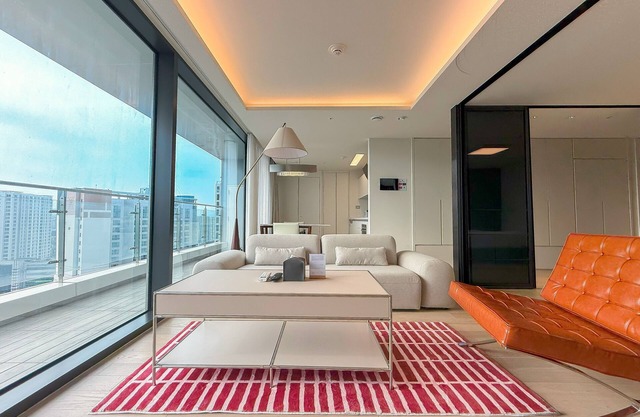 UH FLAT SIGNATURE DAEGU