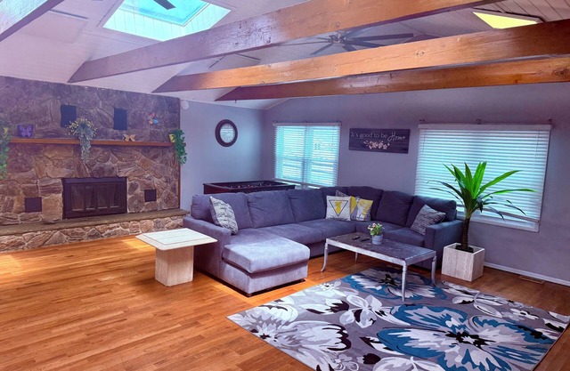 Ultimate Family Beach Retreat - Walk to Beach & Bay - Large & Spacious