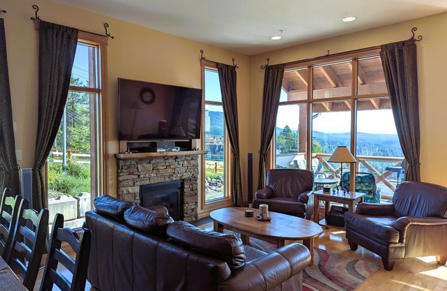 Ultimate KAR Slope-Side Stay Ski-In/Out Hot Tub Stunning Mountain Views