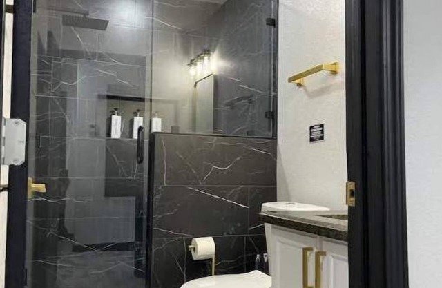 Ultra Modern 2 Bedroom 2 Bath Home Centrally Located!