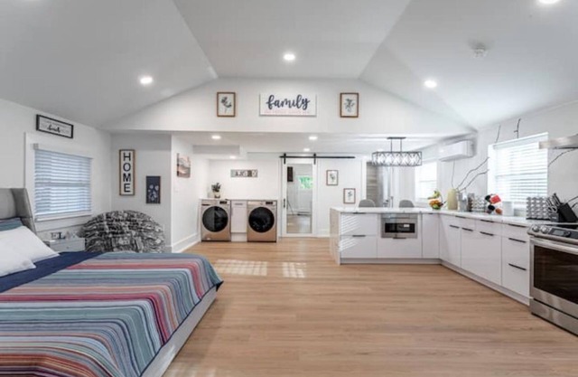 Ultra-Modern Studio | Near Hospital & NYCIM | WiFi