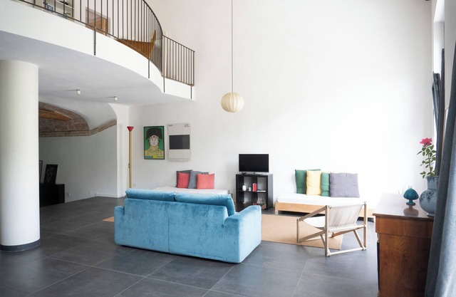 Umbria Hideout Villa surrounded by a green view from the garden through the hill