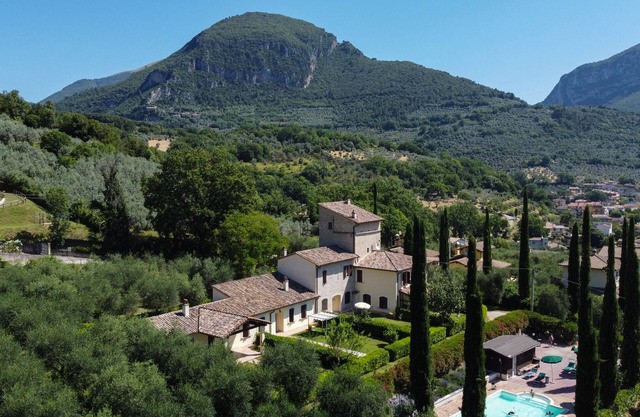 UMBRIANO: Three-room apartment in farmhouse with swimming pool, Marmore Falls