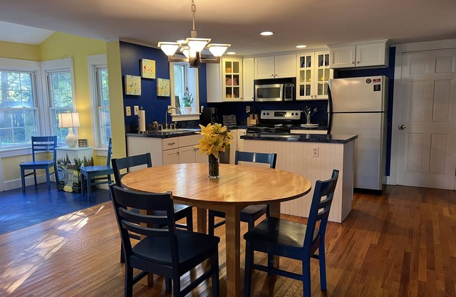 Under 1 mile to Cooperstown Dreams Park, 2 units as one ~ great for groups!