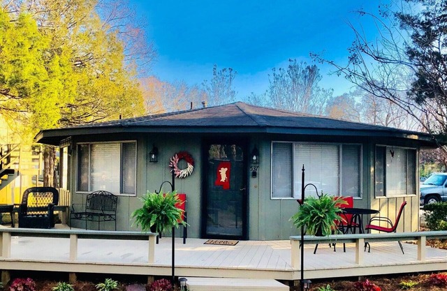 Unique & Cozy Cottage joining the Ole Miss Campus!