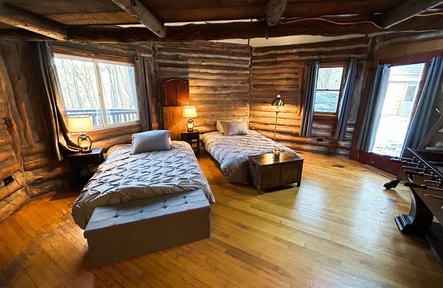 Unique forest vacation home on 70 acres of nature. A pond, creeks and more!