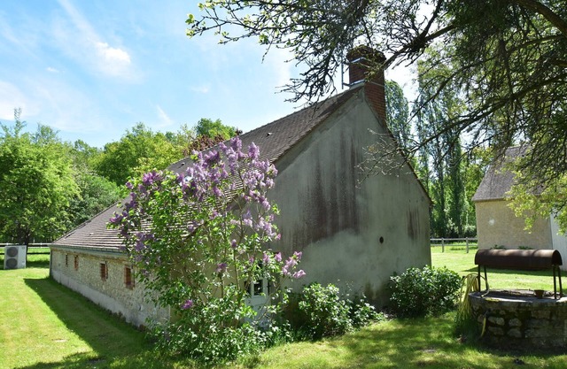 Unique Holiday Home with Pool in Combreux Centre