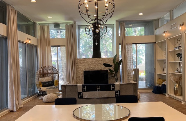 Unique & Modern 9 Mins to DFW Airport, Grapevine Lake & Southlake