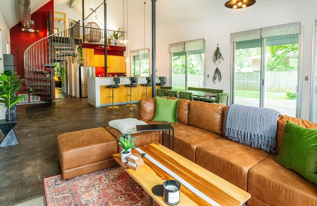 Unique; Modern; Spiral Staircase; Loft; Near IU; Whirlpool Tub; Natural Light