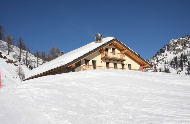 Unique mountain chalet attic flat in centre of Courmayeur's ski domain