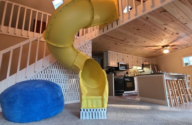 Unique mountain getaway! Hot tub, game room, year round community pool!