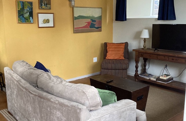 Unique Walk Out Basement Studio In the Middle of SXSW East