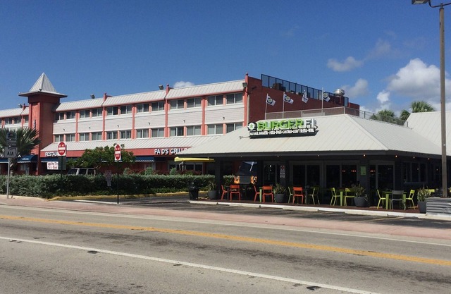 UNIT # 3 LAUDERDALE BY THE SEA nTwo Bedroom/ground floorn200 steps to beach