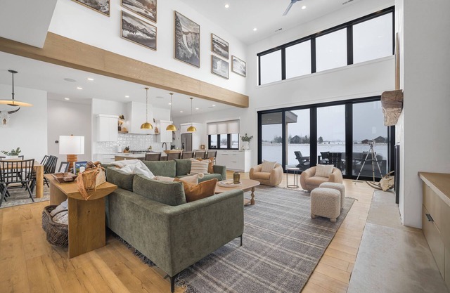 Unobstructed View of the Majestic Tetons-Luxury Listing, Hot Tub & Outdoor Space