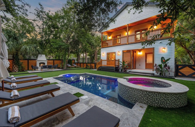 Unrivaled Downtown Estate! Resort Pool & Spa + Guest House + Eco Clean Living