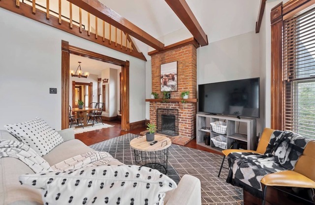 Unwind and relax in this idyllic Short North hangout.