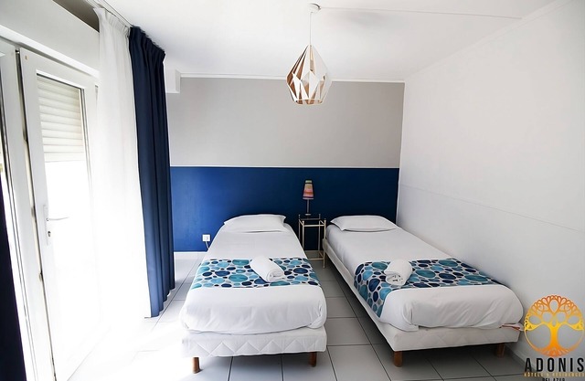 Unwind in Style in Six Fours Les Plages! Pets Allowed!