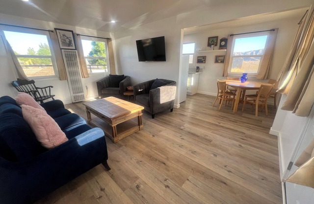 Updated 1BR Kitchen, Fast WiFi + Highway Access Near Buckhorn Carrizo Plain