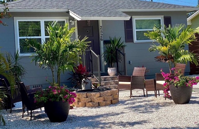 Updated 2 bedroom 2 bath house convenient to downtown St Pete and beaches.