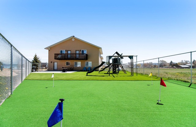Updated Bear Lake cabin with game room & new swing set - walk to town