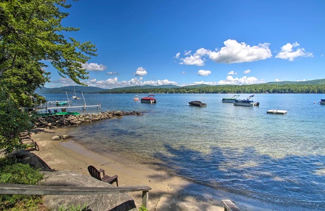 Updated Bristol Lakehouse w/Kayaks & Beach Access