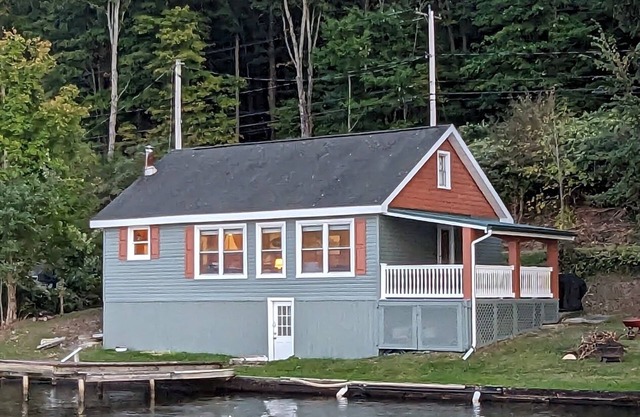 Updated Cuba Lake Retreat. Pontoon Available