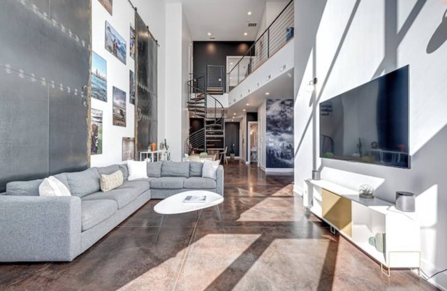 Updated Designer Duplex In Fulton Market W/parking