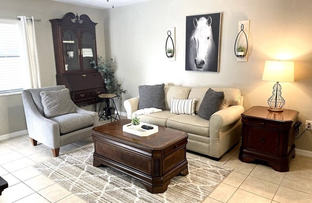 Updated Downtown Clermont Suite 837