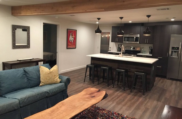 Updated Modern Lake Travis Bungalow With Lake Access