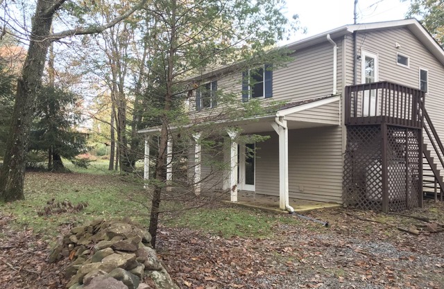 Updated Mountain home, Lake, Firepit, BBQ, Ski