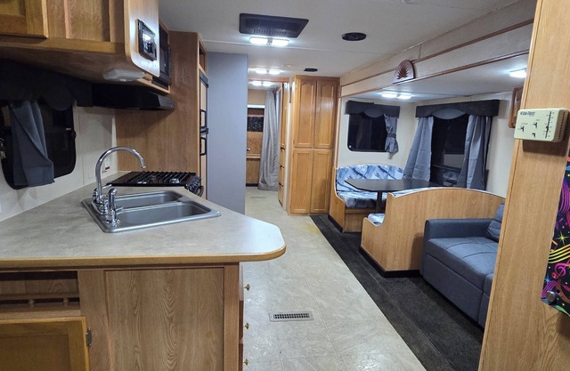 Updated RV on 7.5 Gated Secluded Acres in Spicewood. Pool, Gym, Jacuzzi, Steam R