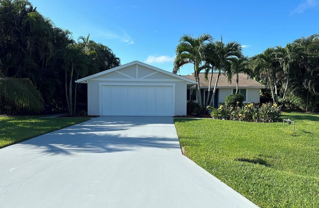 Updated Tropical Oasis, Very Private, Book now for Family Vacations