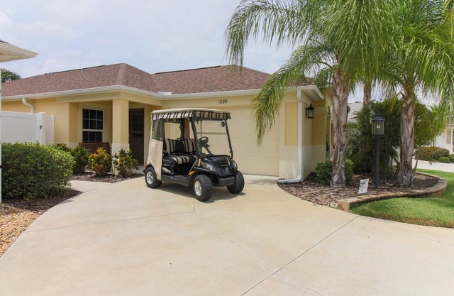 Upgraded Villa located by the Bonifay Country Club. A Golf Cart is included.