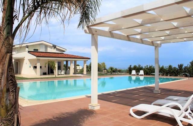Upper floor apartment in Villa with swimming pool