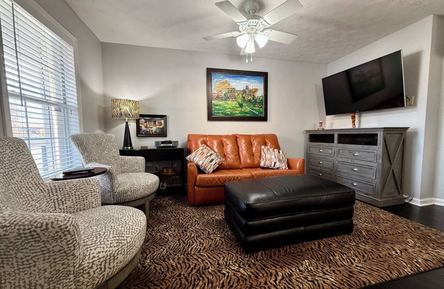 Upscale Condo, as close as it gets to Jordan-Hare Stadium!