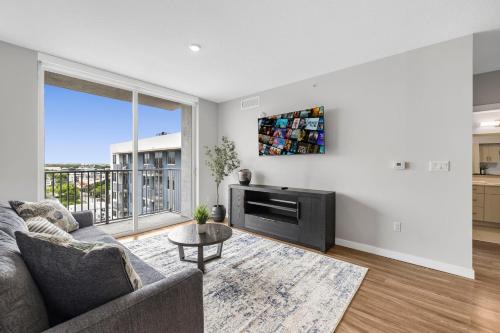 Upscale Condo with Stunning City Views & Pool Access