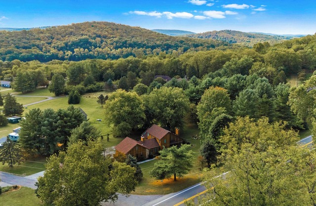 Upscale Harpers Ferry Getaway