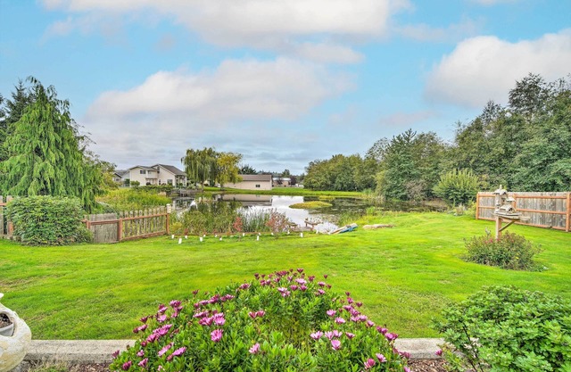 Upscale Home w/Indoor Sauna on Sunset Pond!