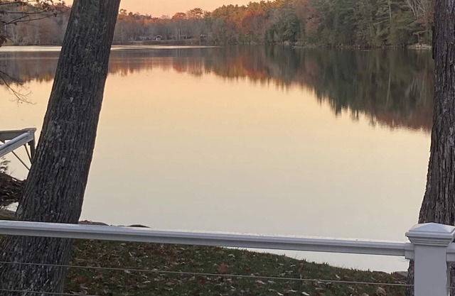 Upscale Lakefront Cottage - Kayaks, Jacuzzi for 2, A/C, 45 min to Bar Harbor