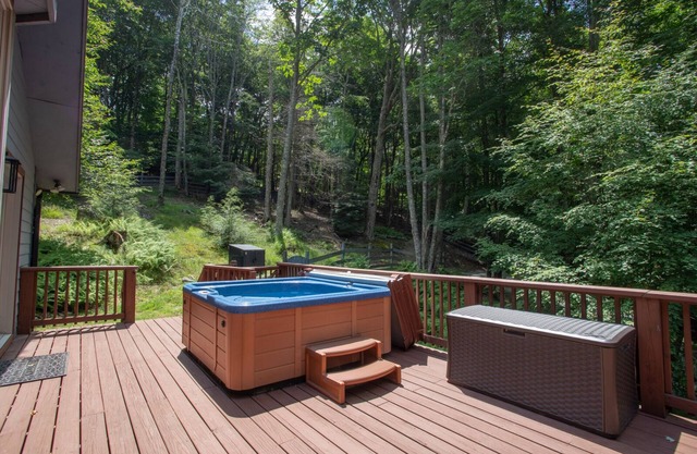 Upscale Lodge Near Skiing w/Hot Tub & Game Tables