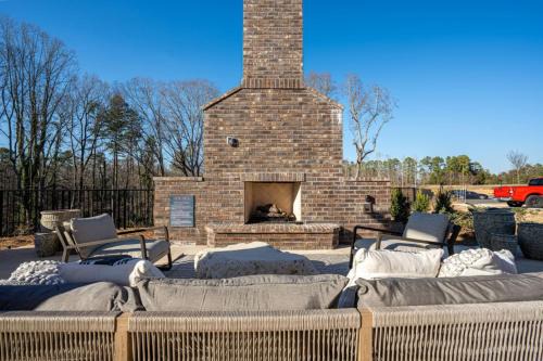 Upscale, New Apt, Pool, Long Stays