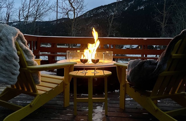 Upscale Rustic Mountain House 20 min from Breck. Top-end throughout! SUPERHOST!