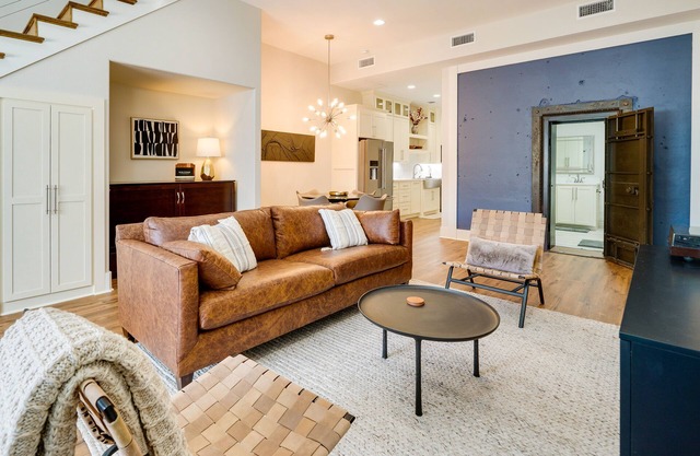 Upscale Texarkana Townhome, Walk to Downtown!
