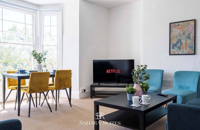 Upto 20%OFF | Modern 4BR Home | Sleep11 | Parking