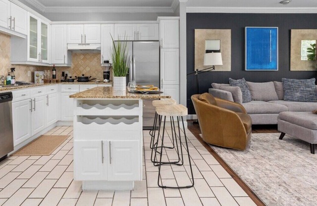 Uptown Dallas: Unbeatable Location|AC|Parking|WiFi
