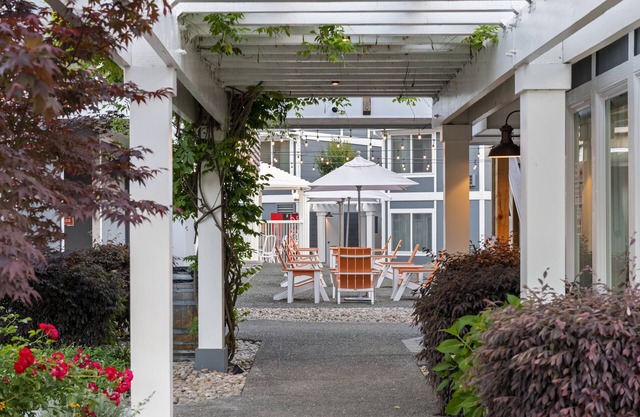 UpValley Inn & Hot Springs Napa Valley, an Ascend Collection Hotel