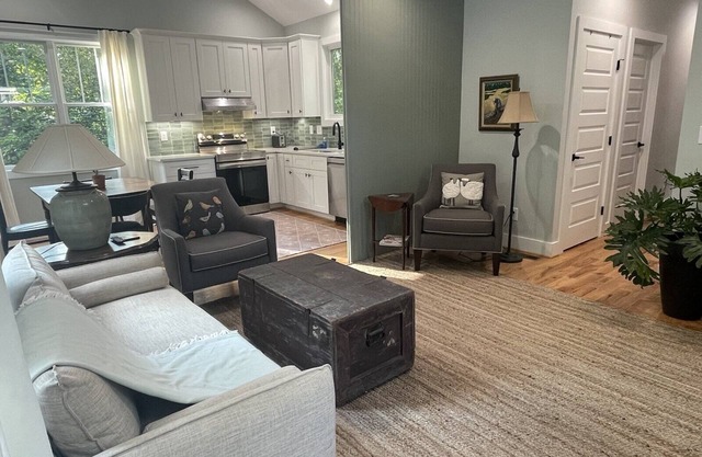 Urban cottage steps from Duke and 9th St - brand new house